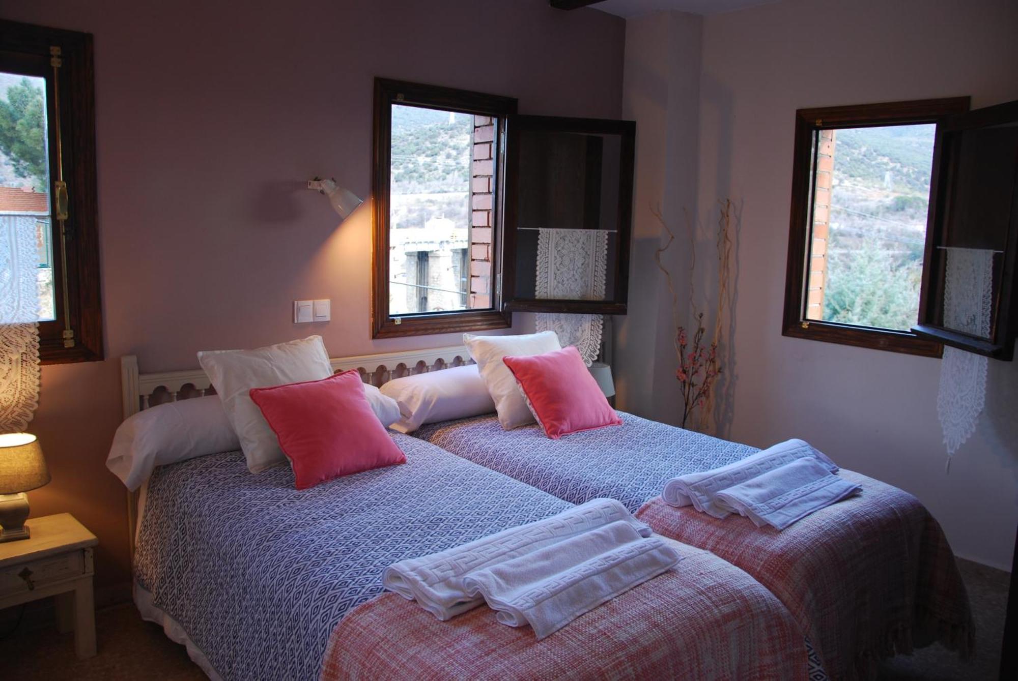 Hotel Rural Don Burguillo El Tiemblo Exterior photo