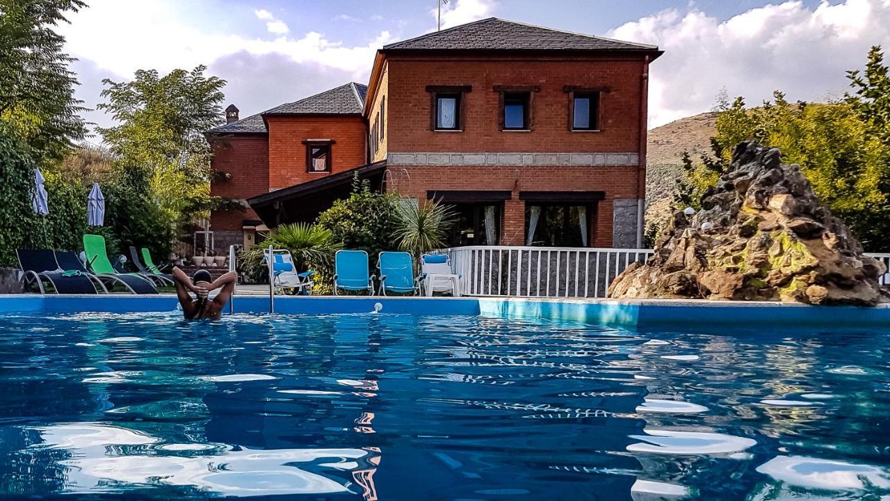 Hotel Rural Don Burguillo El Tiemblo Exterior photo
